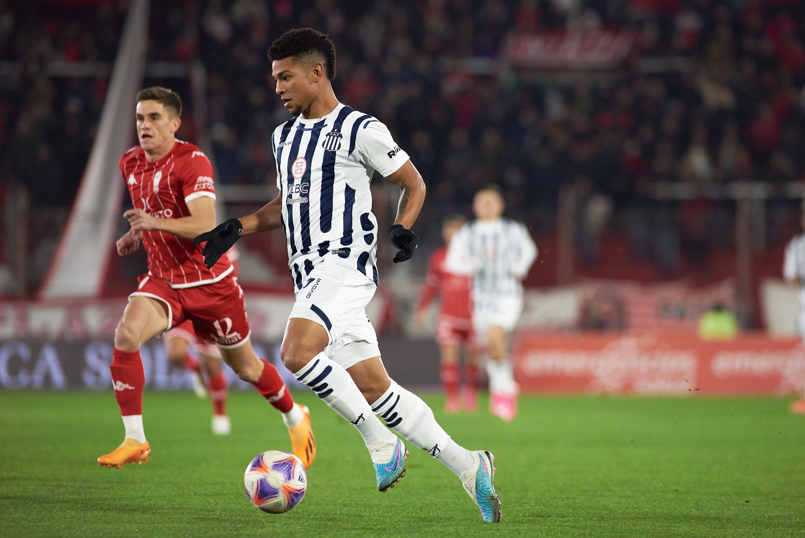 Talleres venció a Huracán y le frustró a River el grito de campeón ...